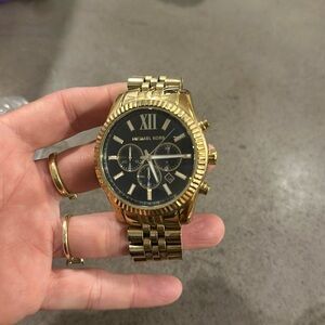 Large face, Michael Kors, needs battery, has extra links, gold and black